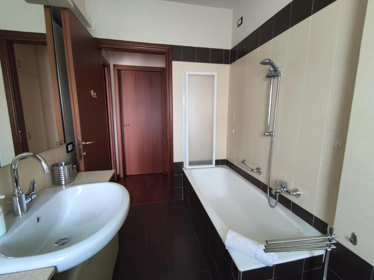 Appartamento Magnolia - Immobili E Soluzioni Rent แบร์กาโม ภายนอก รูปภาพ